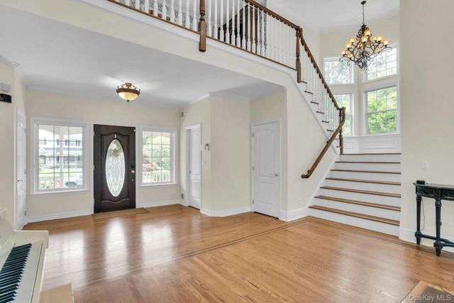 7 Dorm Court, East Setauket, NY 11733