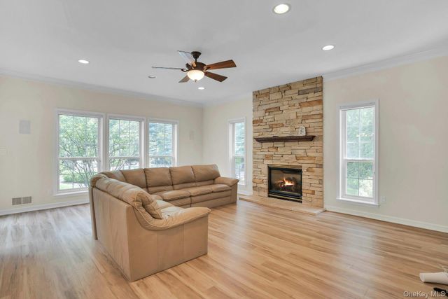 7 Dorm Court, East Setauket, NY 11733