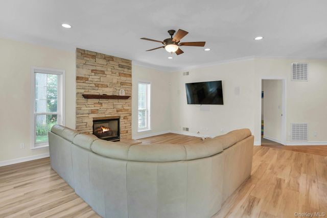 7 Dorm Court, East Setauket, NY 11733