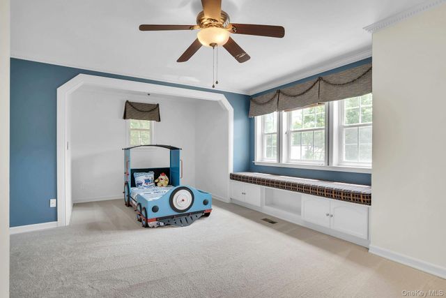 7 Dorm Court, East Setauket, NY 11733