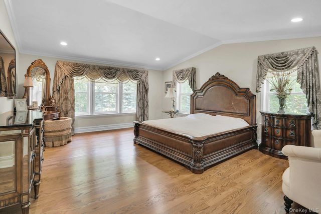 7 Dorm Court, East Setauket, NY 11733