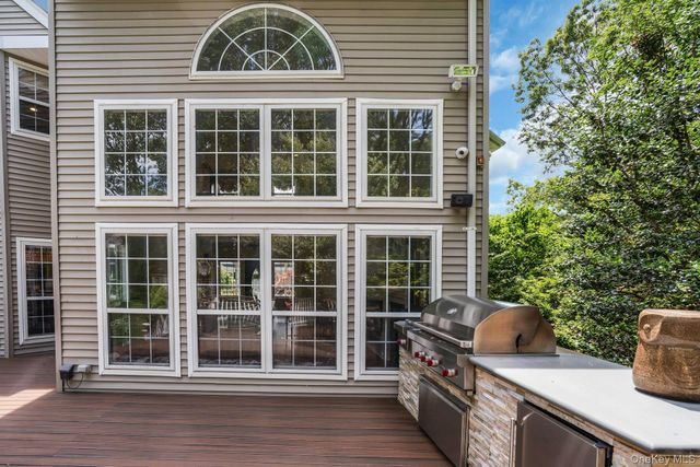 7 Dorm Court, East Setauket, NY 11733