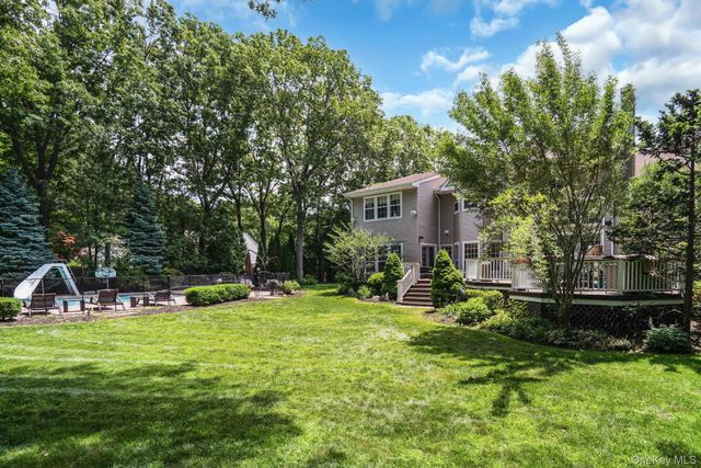 7 Dorm Court, East Setauket, NY 11733
