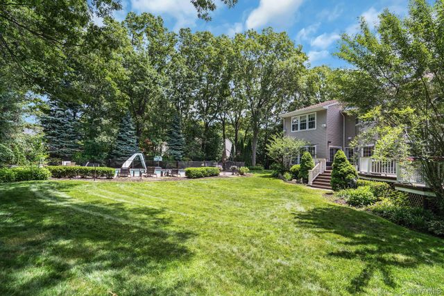 7 Dorm Court, East Setauket, NY 11733