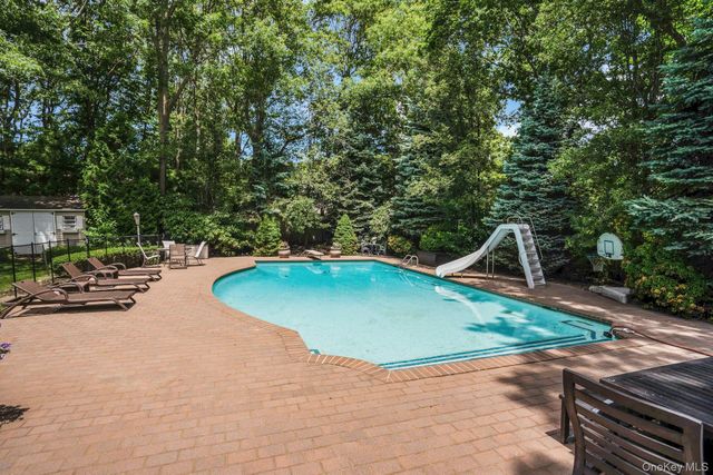 7 Dorm Court, East Setauket, NY 11733