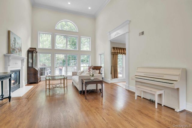 7 Dorm Court, East Setauket, NY 11733