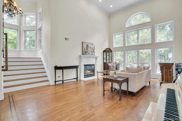 7 Dorm Court, East Setauket, NY 11733