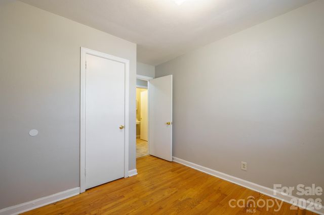 829 4th Avenue SW, Hickory, NC 28602