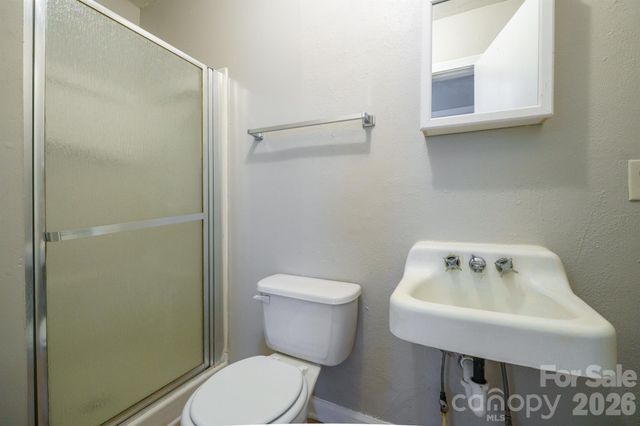 829 4th Avenue SW, Hickory, NC 28602