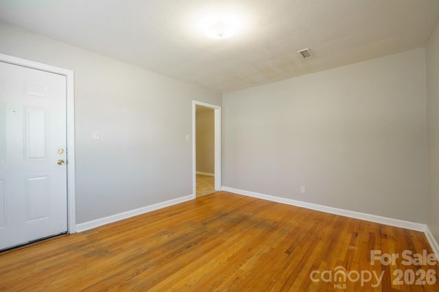 829 4th Avenue SW, Hickory, NC 28602