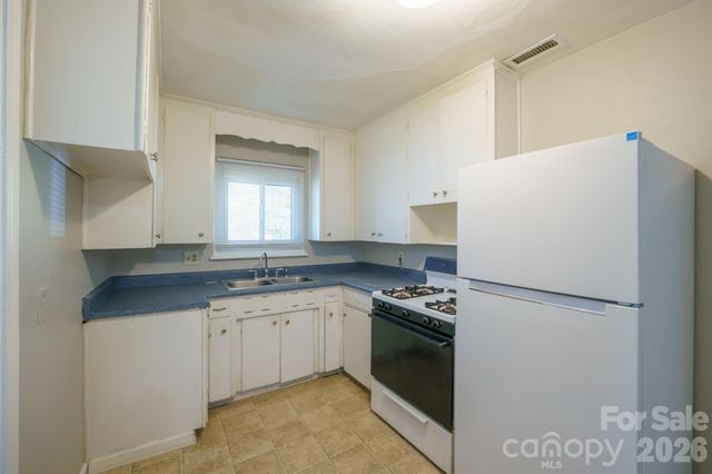 829 4th Avenue SW, Hickory, NC 28602
