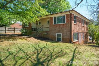 829 4th Avenue SW, Hickory, NC 28602