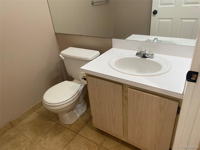 22192 Cape Cod Way, Farmington Hills, MI 48336