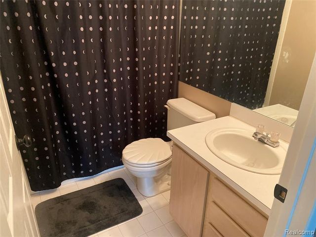 22192 Cape Cod Way, Farmington Hills, MI 48336