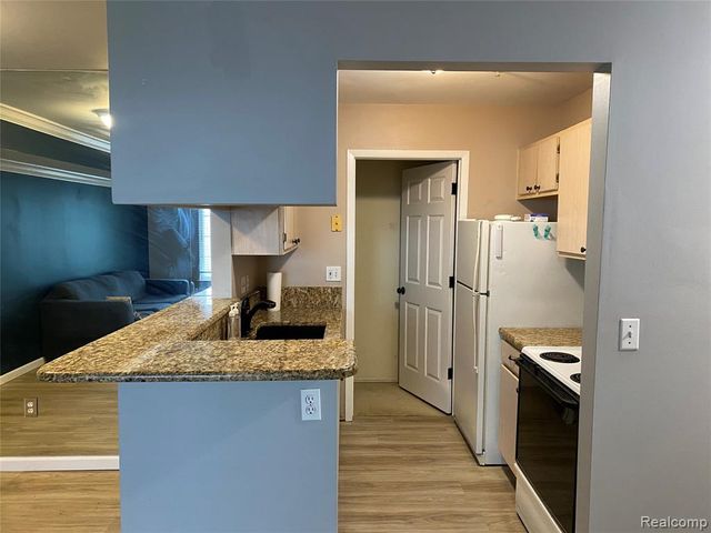 22192 Cape Cod Way, Farmington Hills, MI 48336