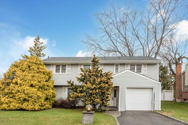 15 Elaine Place, Plainview, NY 11803