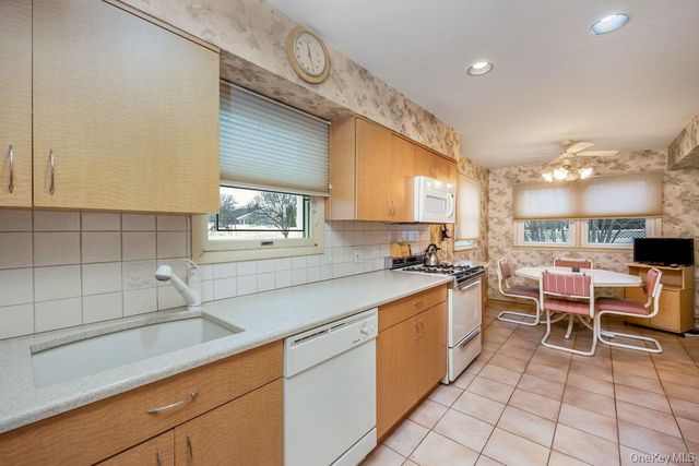 15 Elaine Place, Plainview, NY 11803