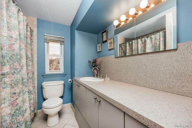 15 Elaine Place, Plainview, NY 11803