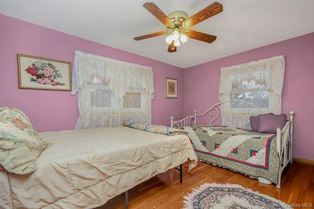 15 Elaine Place, Plainview, NY 11803