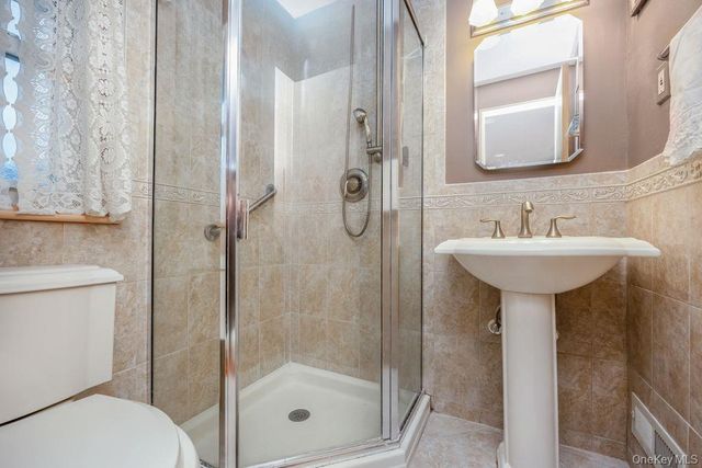 15 Elaine Place, Plainview, NY 11803