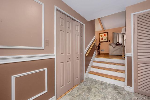 15 Elaine Place, Plainview, NY 11803