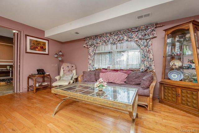 15 Elaine Place, Plainview, NY 11803