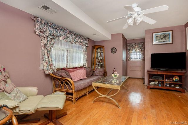 15 Elaine Place, Plainview, NY 11803