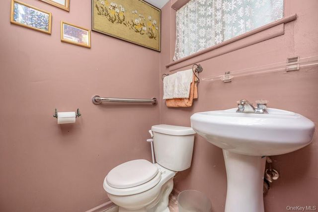 15 Elaine Place, Plainview, NY 11803