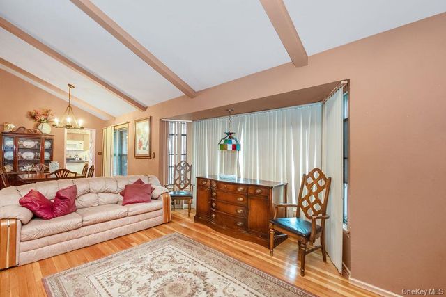 15 Elaine Place, Plainview, NY 11803