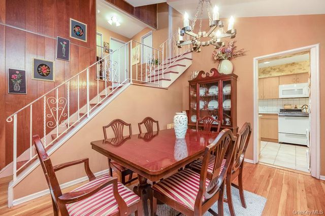 15 Elaine Place, Plainview, NY 11803