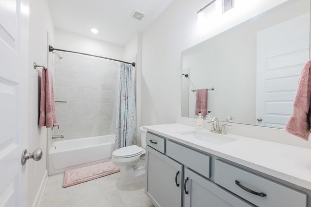 5897 LINDEN OAK DR E, Arlington, TN 38002