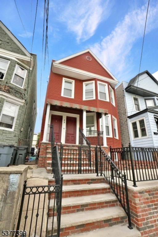 38 Gates Ave, Jersey City, NJ 07305