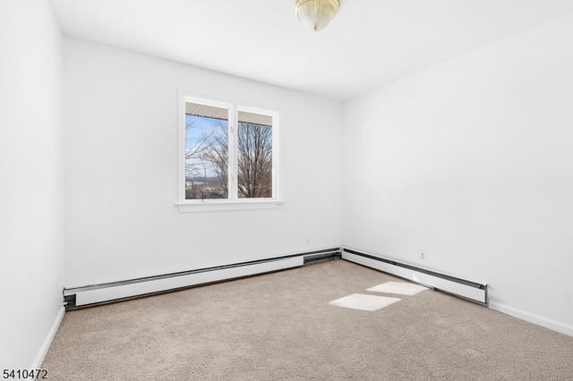 2 Beemer Rd, Wantage Twp., NJ 07461
