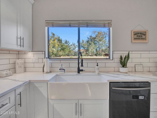 4326 W KENAI Drive, New River, AZ 85087