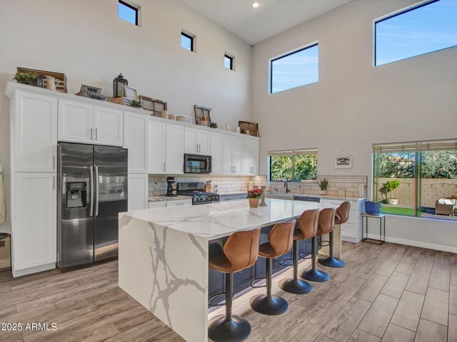 4326 W KENAI Drive, New River, AZ 85087