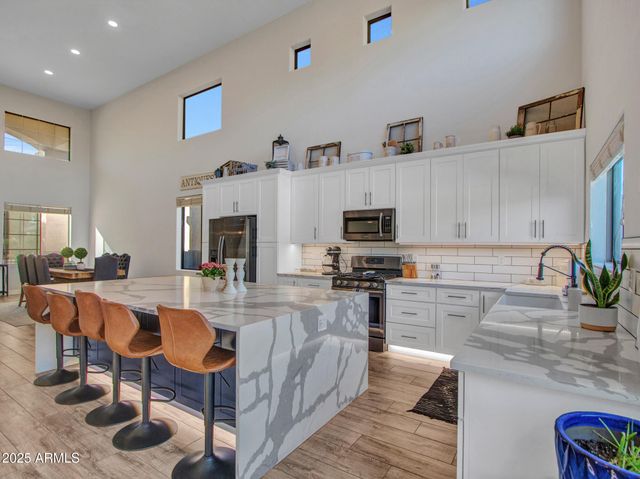 4326 W KENAI Drive, New River, AZ 85087