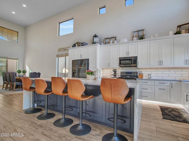 4326 W KENAI Drive, New River, AZ 85087