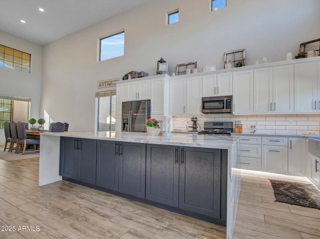 4326 W KENAI Drive, New River, AZ 85087