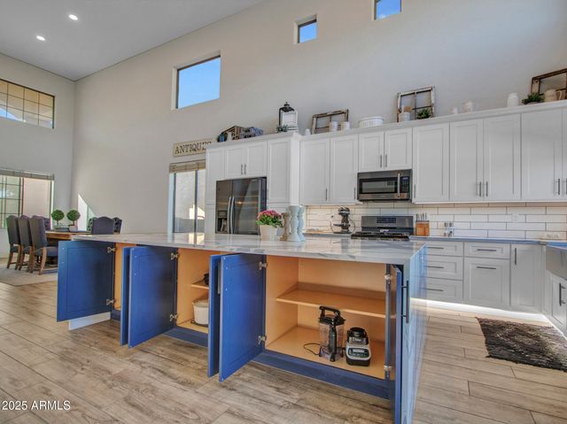 4326 W KENAI Drive, New River, AZ 85087