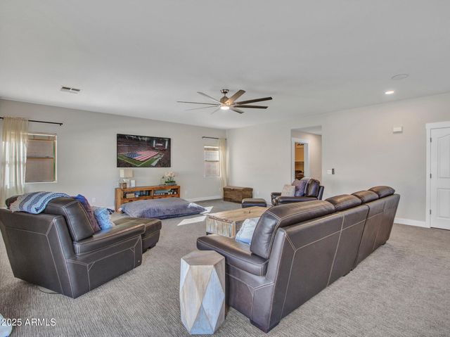 4326 W KENAI Drive, New River, AZ 85087