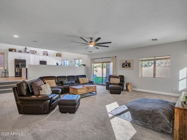 4326 W KENAI Drive, New River, AZ 85087