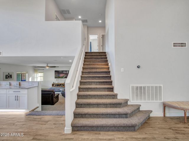 4326 W KENAI Drive, New River, AZ 85087