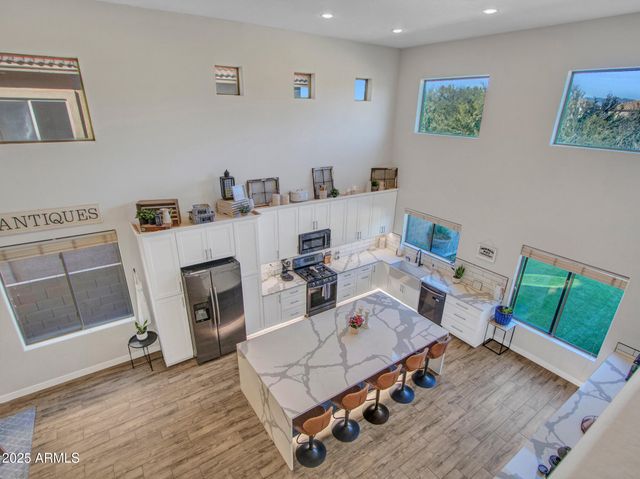 4326 W KENAI Drive, New River, AZ 85087