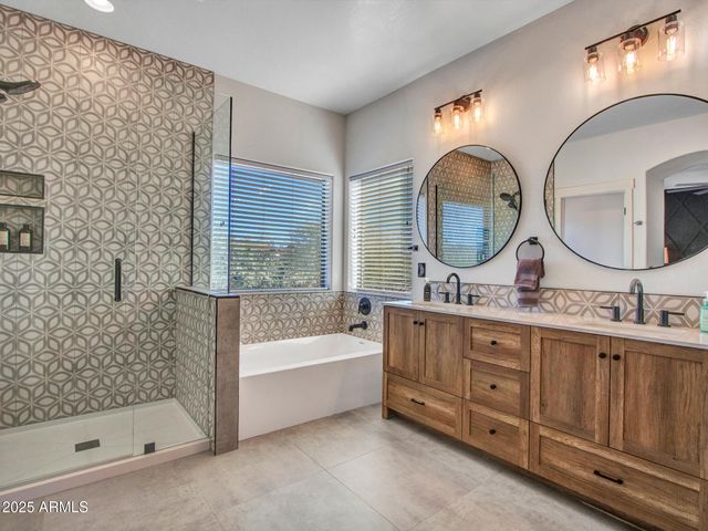 4326 W KENAI Drive, New River, AZ 85087