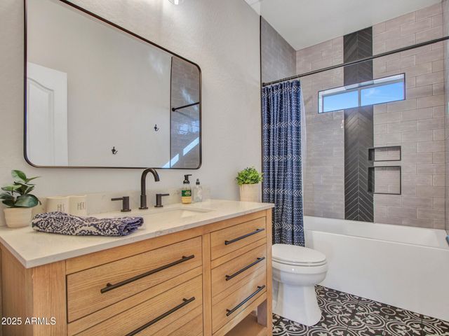 4326 W KENAI Drive, New River, AZ 85087