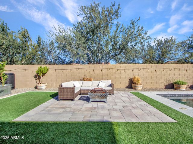 4326 W KENAI Drive, New River, AZ 85087