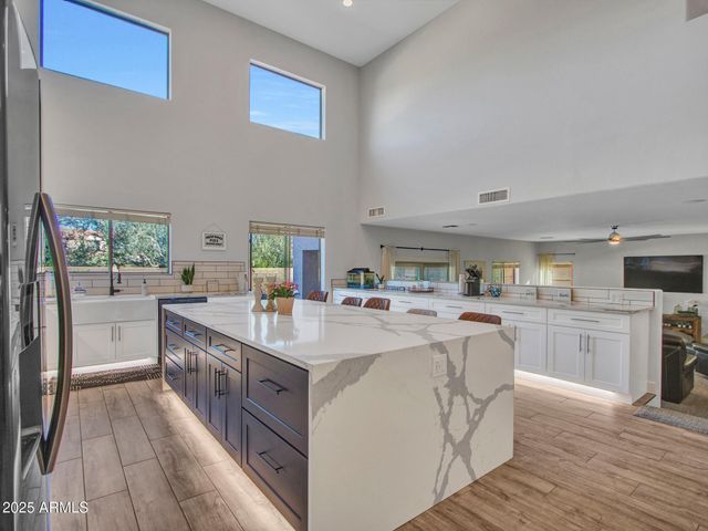 4326 W KENAI Drive, New River, AZ 85087