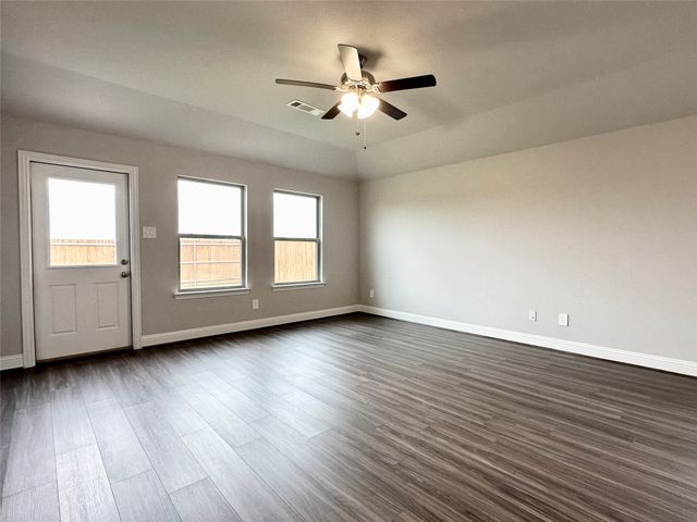 1428 Waverley Drive, Greenville, TX 75402
