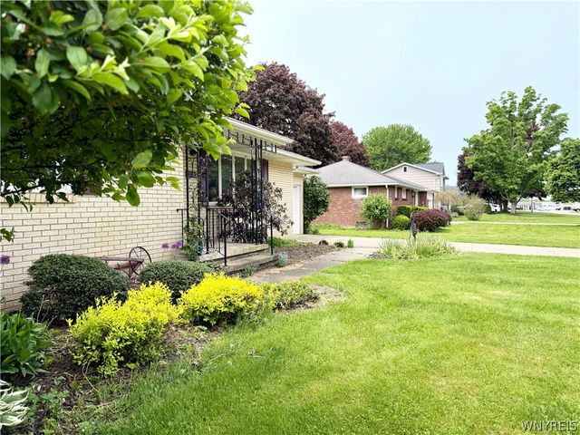 4005 Staley Drive, Hamburg, NY 14075