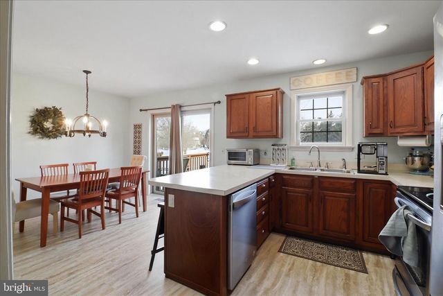 353 COBBLESTONE LN, Lancaster, PA 17601